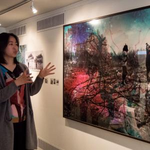 Den kinesiske kunstner Lijie Zhang fortæller om hendes værker i udstillingen Atheist.
